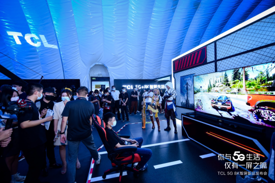 全球首款5G 8K智屏亮相 TCL云游戏生态让客厅成为电竞馆8.png