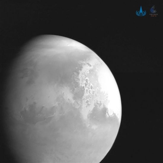 中国火星探测取得进展：天问一号首次传回火星图像